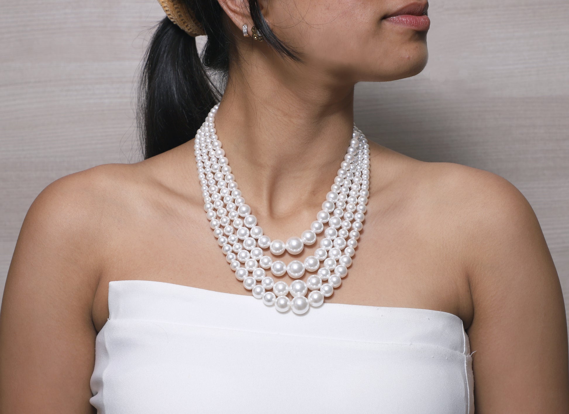 Graded White Pearl Neckpiece